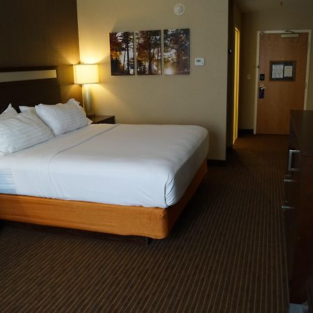 Holiday Inn Express Hotel & Suites Watertown - Thousand Islands By Ihg Exterior foto