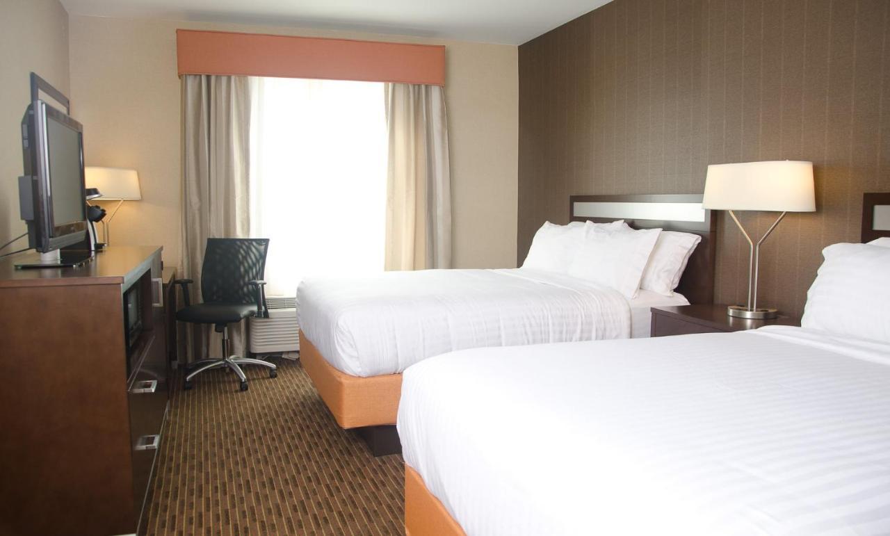 Holiday Inn Express Hotel & Suites Watertown - Thousand Islands By Ihg Exterior foto