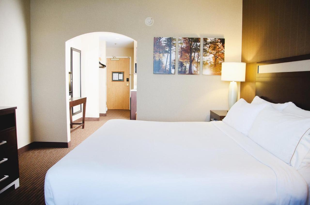 Holiday Inn Express Hotel & Suites Watertown - Thousand Islands By Ihg Exterior foto