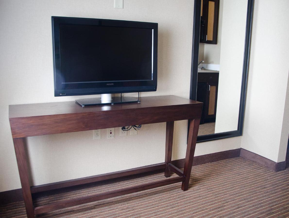 Holiday Inn Express Hotel & Suites Watertown - Thousand Islands By Ihg Exterior foto