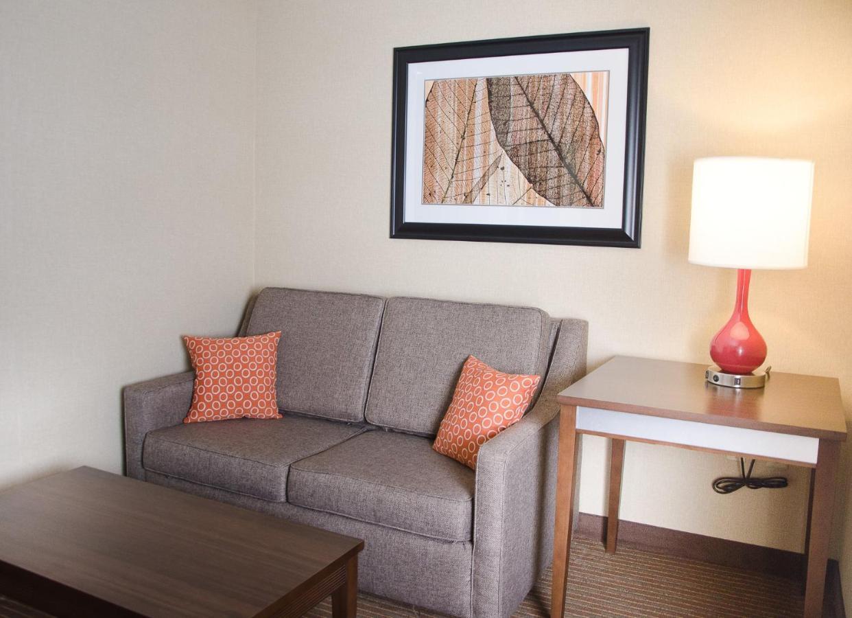Holiday Inn Express Hotel & Suites Watertown - Thousand Islands By Ihg Exterior foto