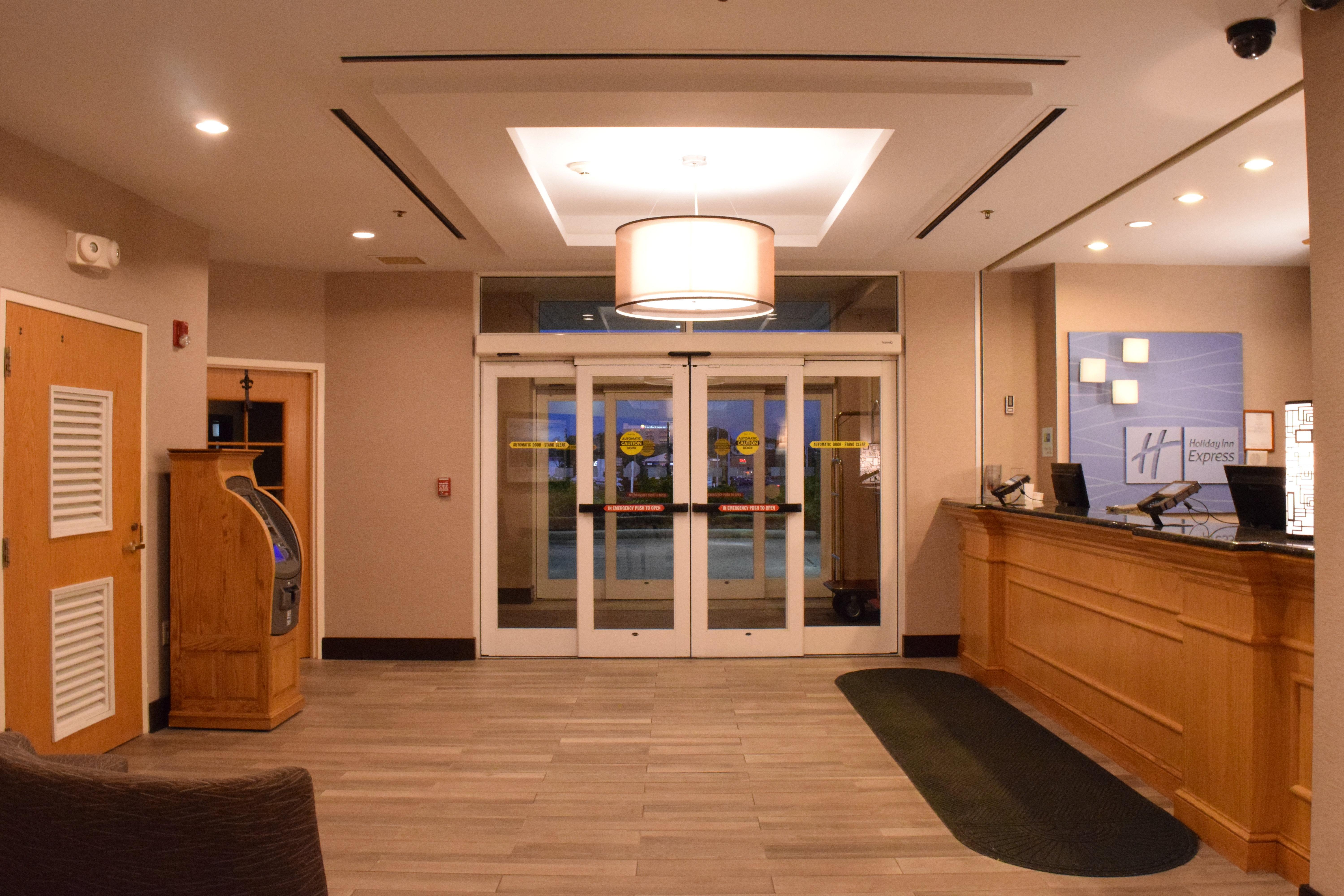Holiday Inn Express Hotel & Suites Watertown - Thousand Islands By Ihg Exterior foto