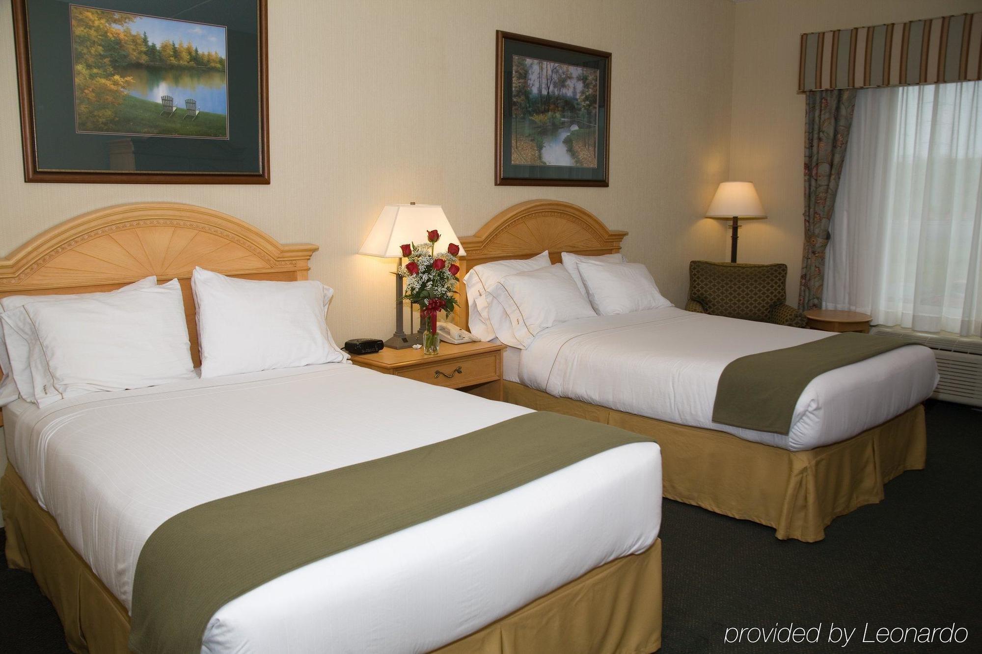 Holiday Inn Express Hotel & Suites Watertown - Thousand Islands By Ihg Habitación foto