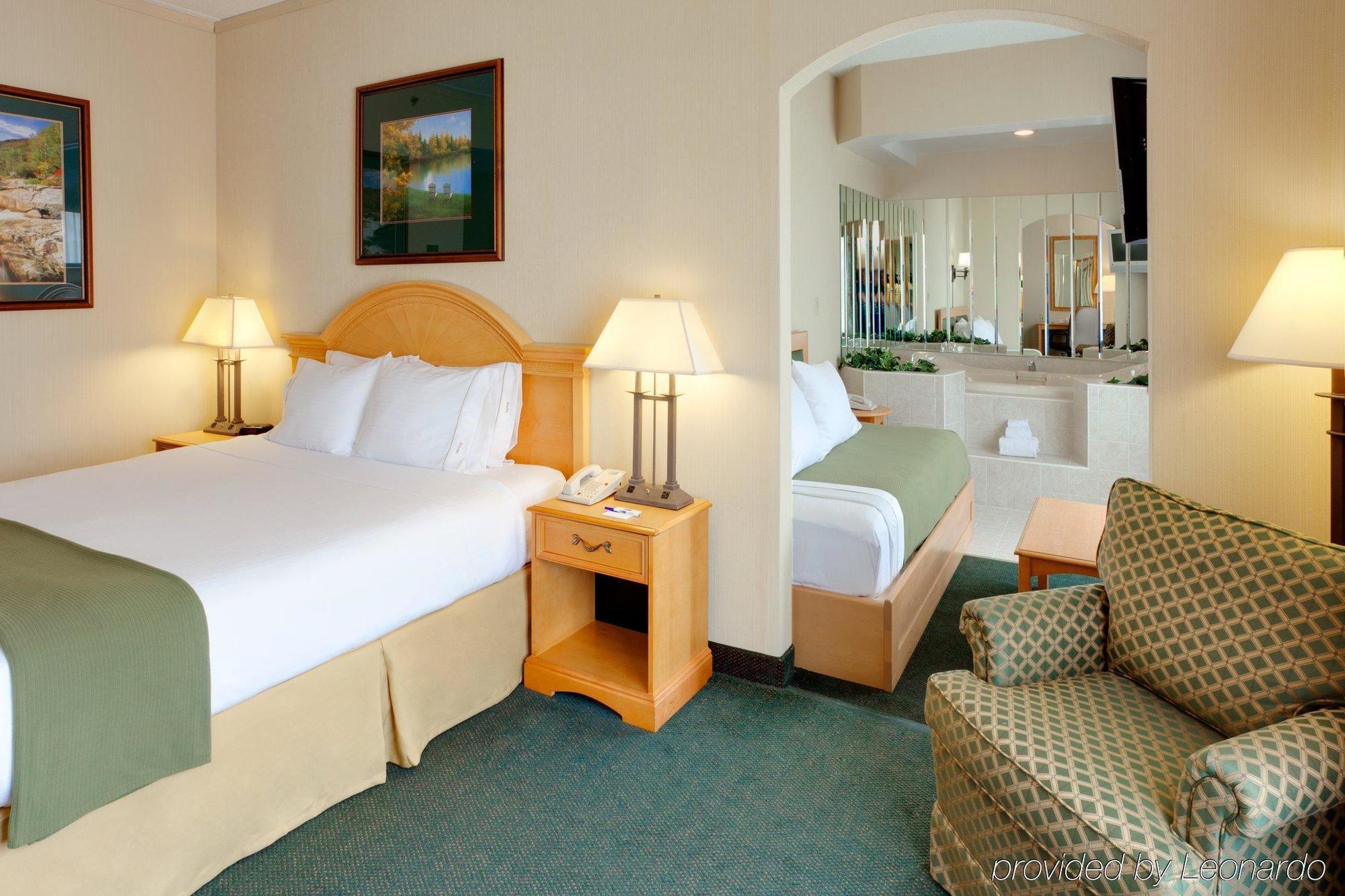 Holiday Inn Express Hotel & Suites Watertown - Thousand Islands By Ihg Habitación foto