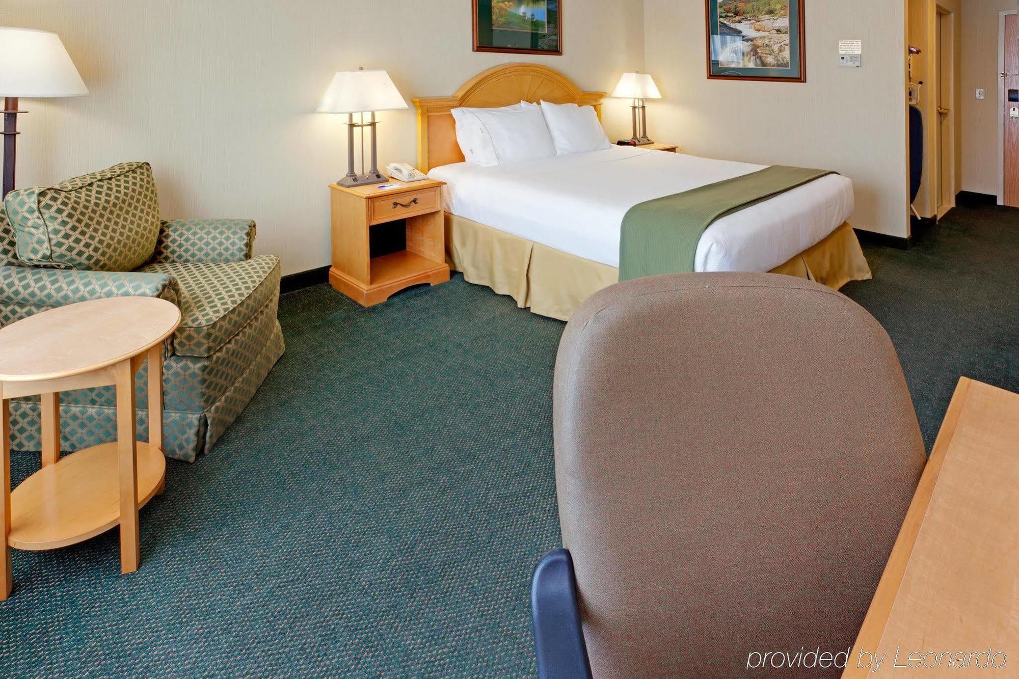 Holiday Inn Express Hotel & Suites Watertown - Thousand Islands By Ihg Habitación foto