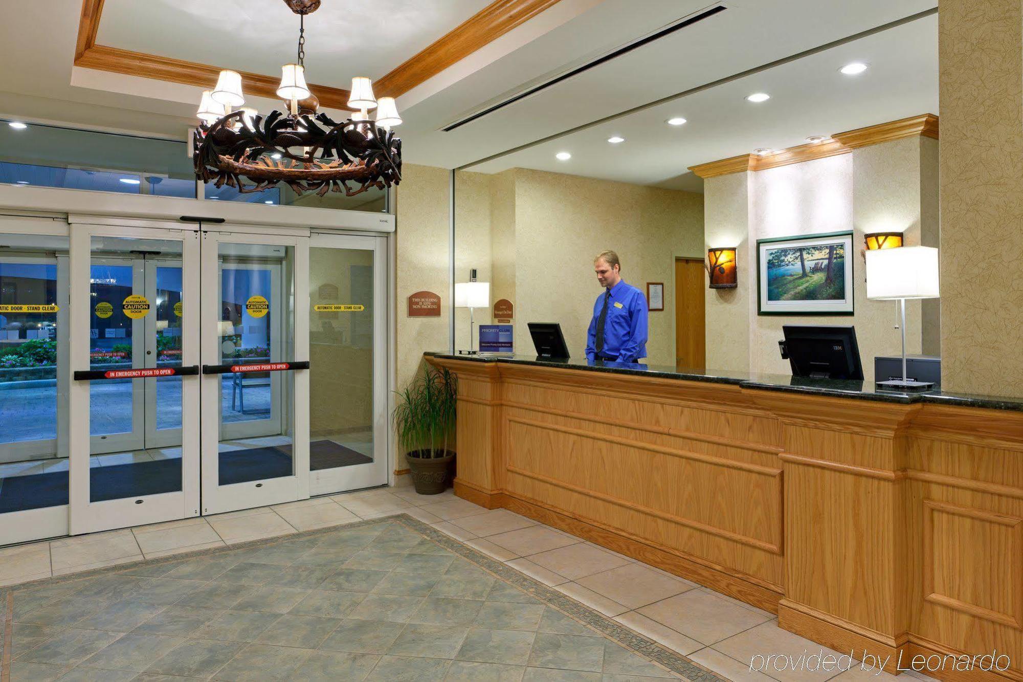 Holiday Inn Express Hotel & Suites Watertown - Thousand Islands By Ihg Exterior foto